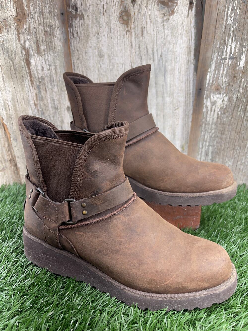 UGG Women's Classic Glen Short Chocolate Leather Boot Size Women's 7